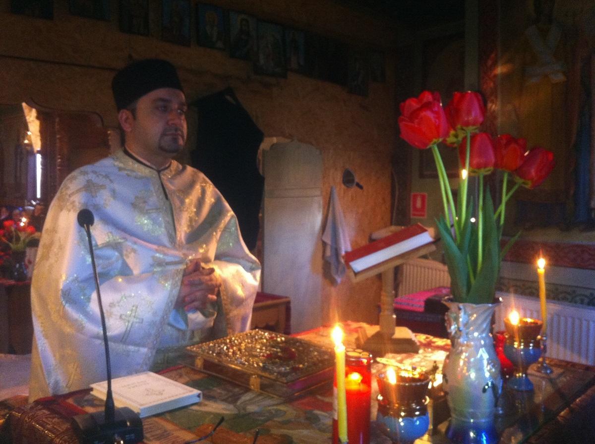 Preotul paroh în timpul slujbei